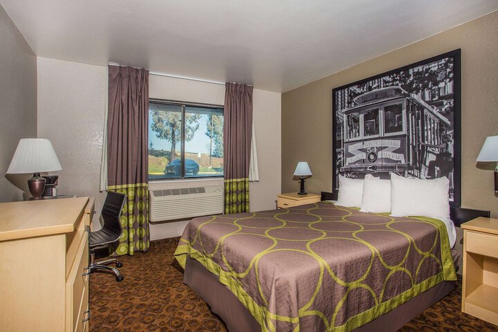 Room 8 of 19