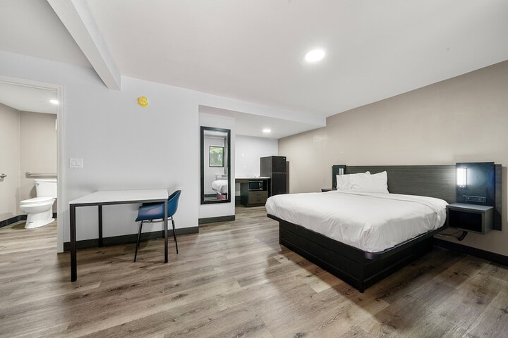 Room 8 of 8