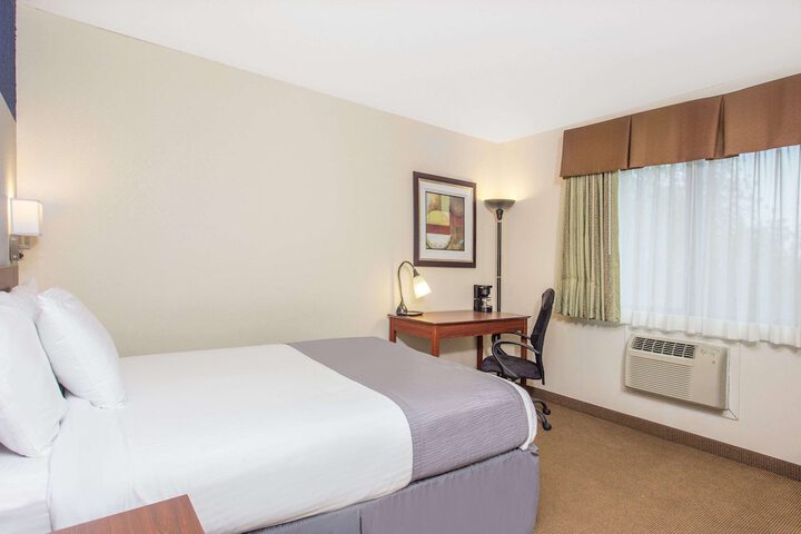 Room 6 of 19