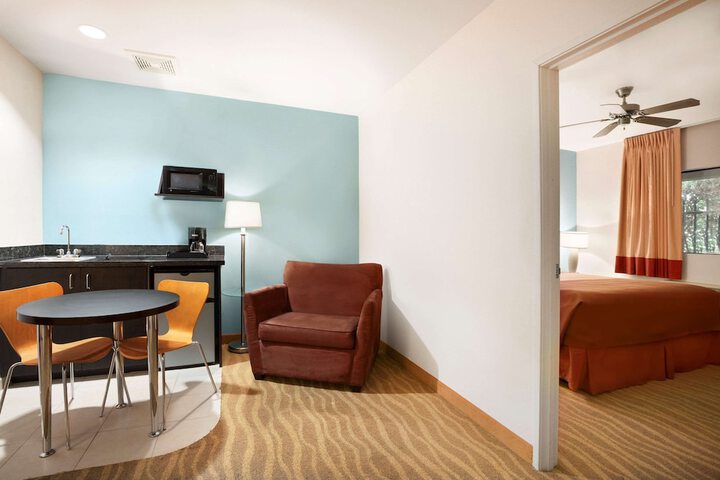 Room 5 of 25