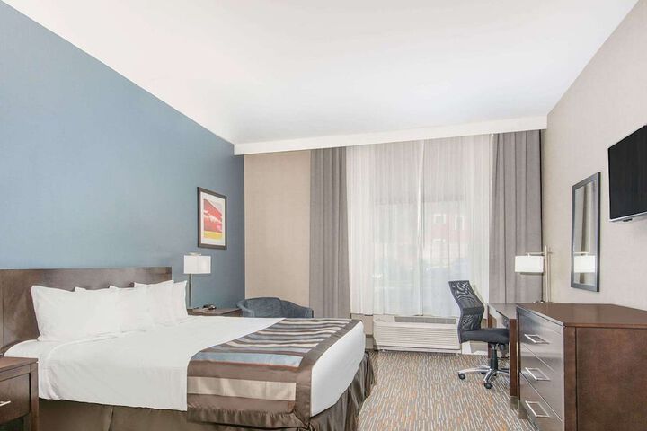 Room 43 of 61