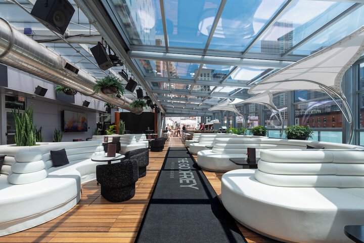 Lounge 44 of 67