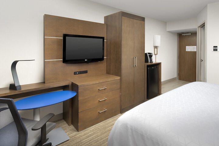 Room 25 of 42
