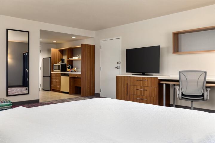 Home2 Suites by Hilton Farmington / Bloomfield