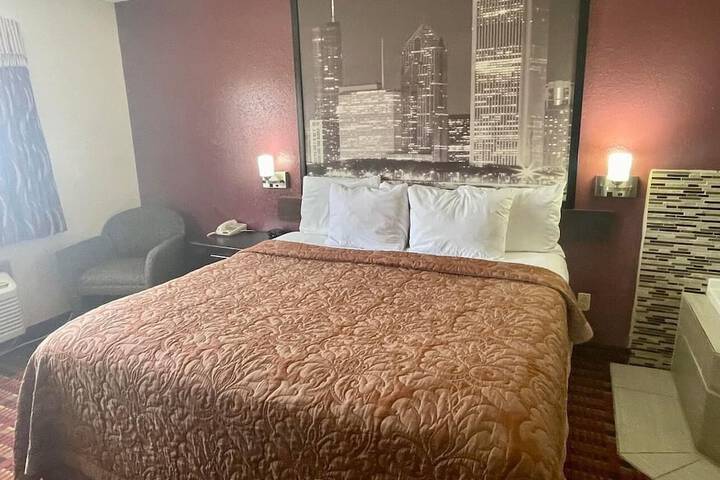 Super 8 by Wyndham Paris IL