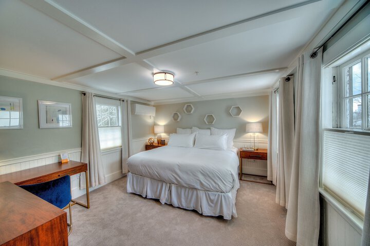 Room 28 of 64