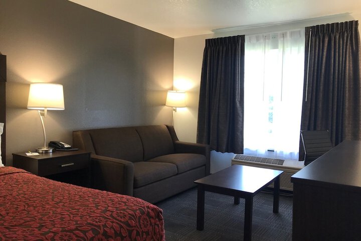 Days Inn & Suites by Wyndham Gresham