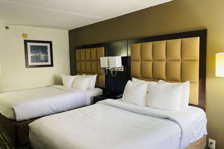 Room 11 of 34