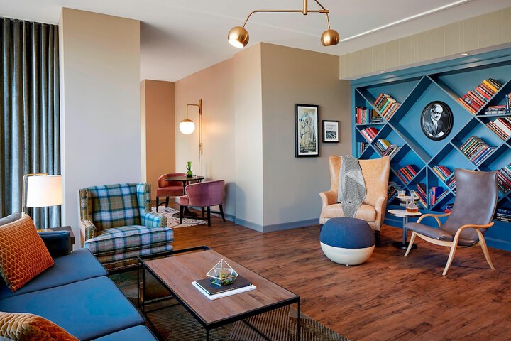 Room 33 of 62