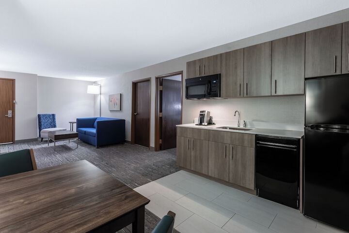 Holiday Inn Express & Suites Vadnais Heights by IHG