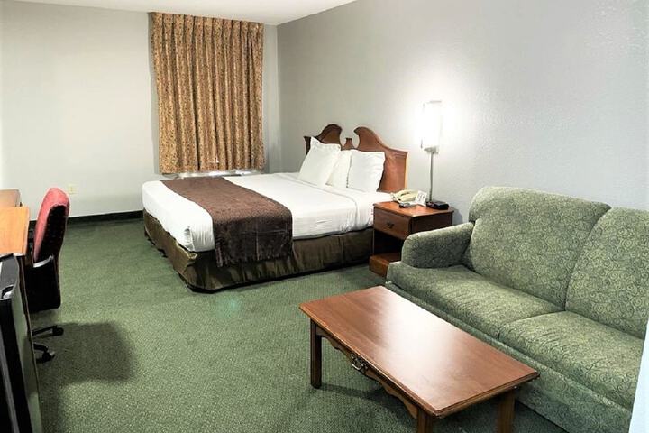 Star City Inn & Suites