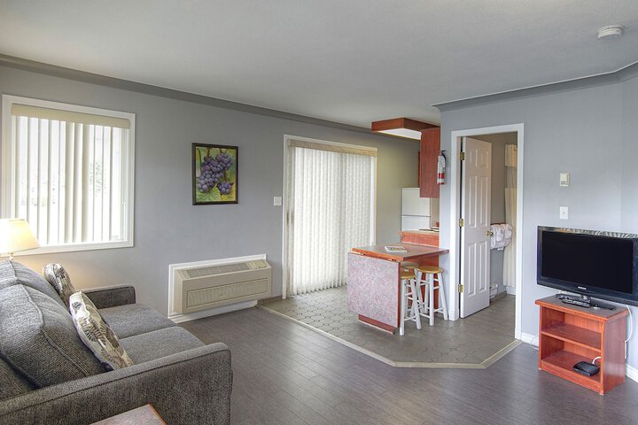Tiki Shores Inn & Suites