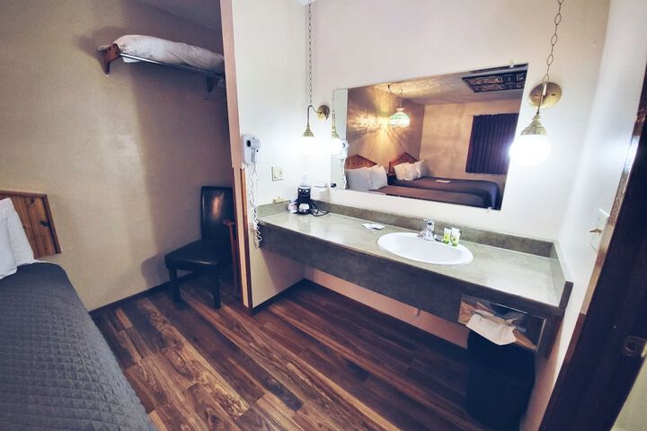 Room 26 of 54