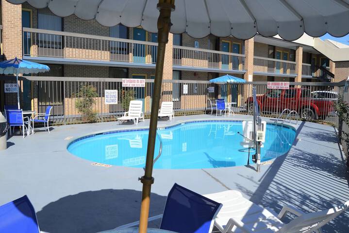 Days Inn by Wyndham Easley / Greenville/Clemson Area
