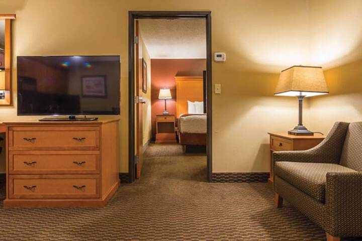Best Western Plus Deer Park Hotel & Suites