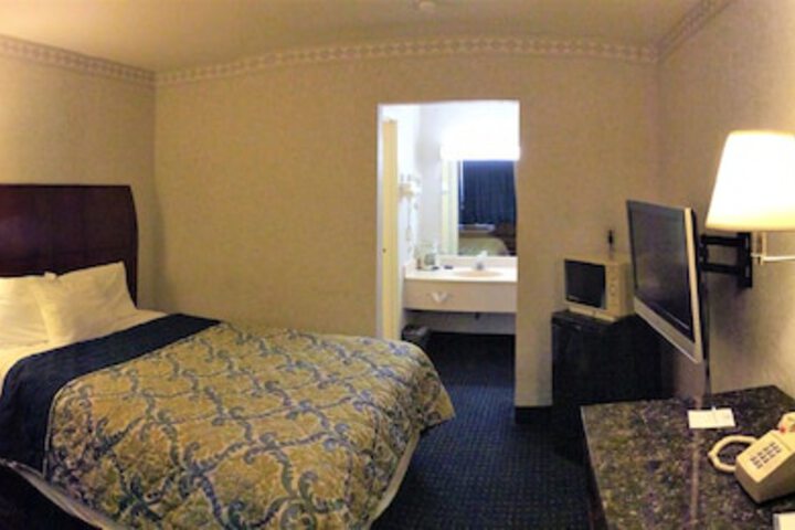 Room 24 of 43