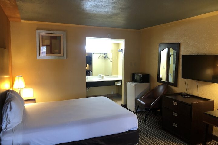 Room 20 of 33