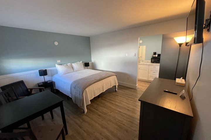 Room 11 of 13