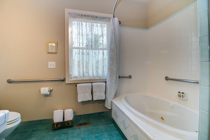 Room 2 of 97
