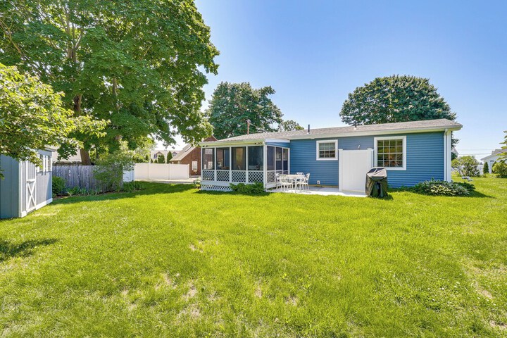 Old Saybrook Home w / Screened Porch & Ocean View!