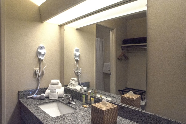 Room 33 of 40