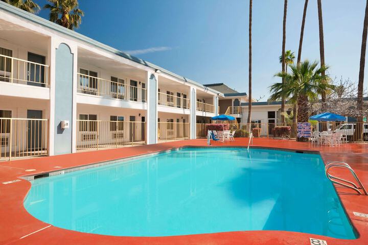 Pool 4 of 18