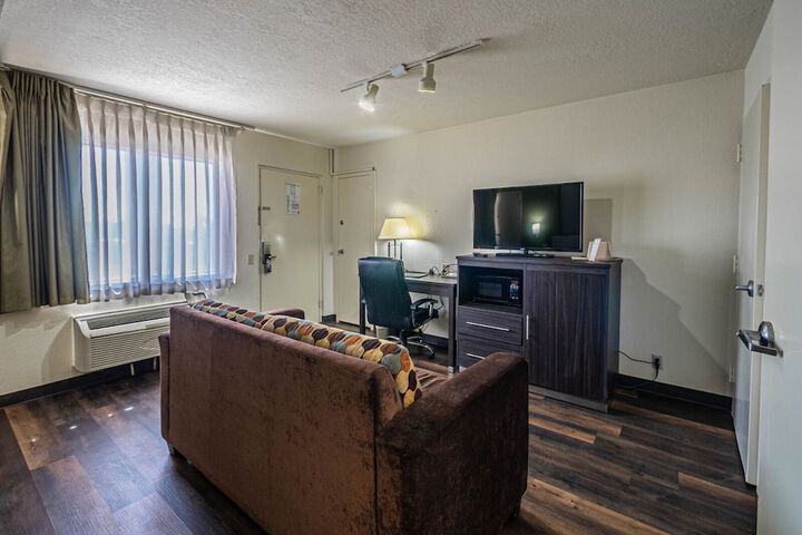 Room 18 of 27
