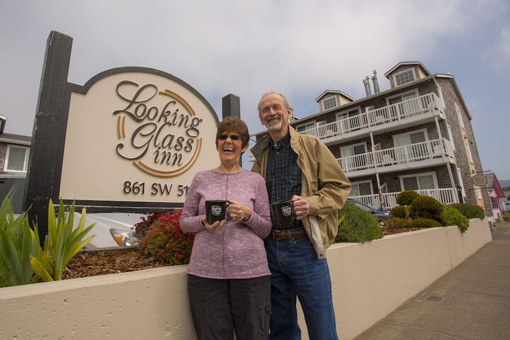 Looking Glass Inn