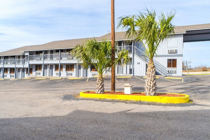 Hotel 4 of 51