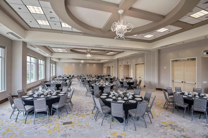 Courtyard by Marriott Raleigh Cary / Parkside Town Commons