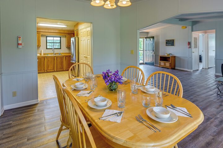 Quaint Asheboro Home 1 Mi to North Carolina Zoo!