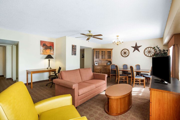 Room 18 of 33