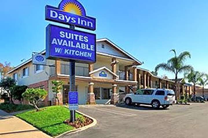 Days Inn & Suites by Wyndham San Diego SDSU