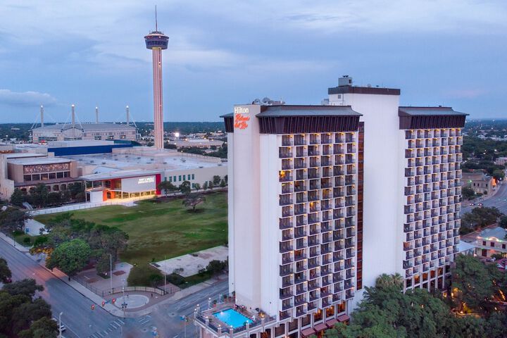 Hotel 7 of 104