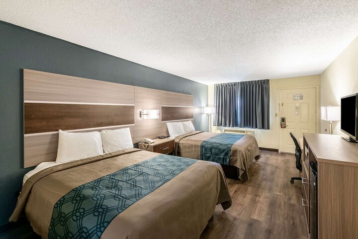 Room 8 of 16