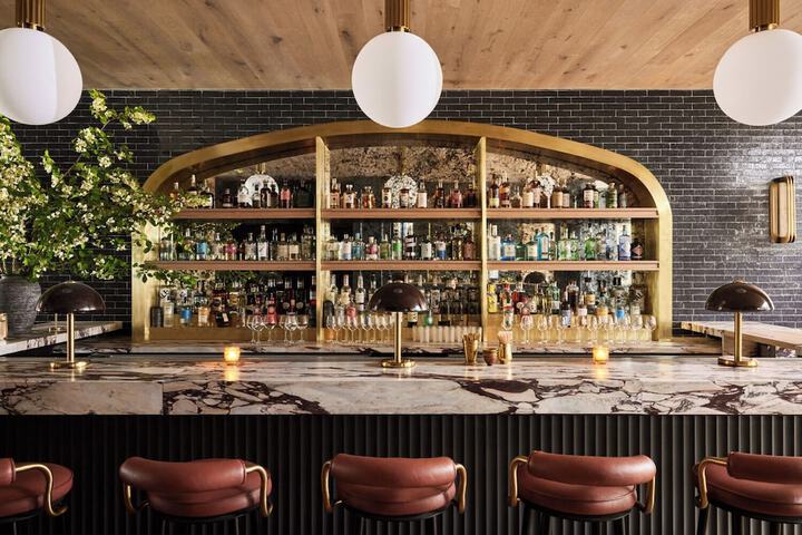 Lounge 54 of 70