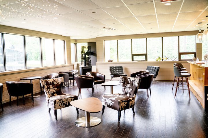 Lounge 97 of 125