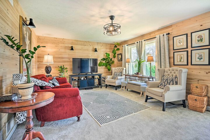 Berkeley Springs Vacation Home w / Fire Pit!