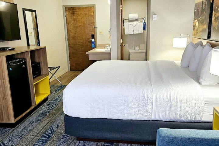 Days Inn and Suites by Wyndham Downtown Missoula-University