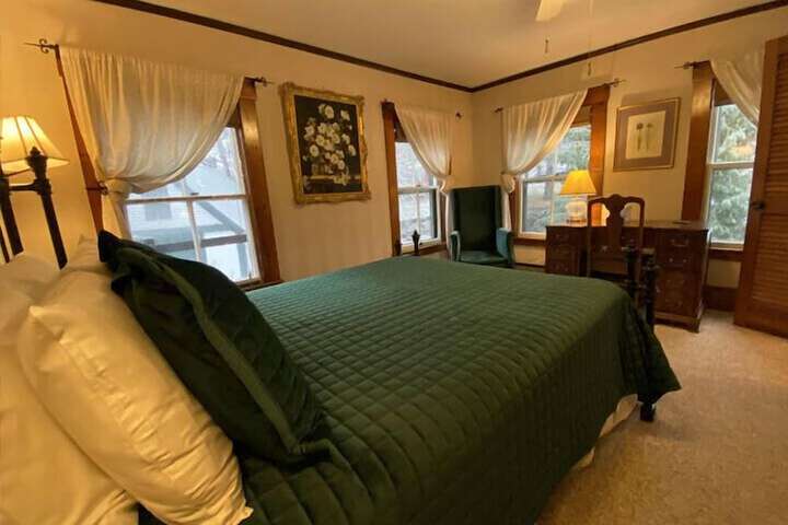 Room 33 of 89
