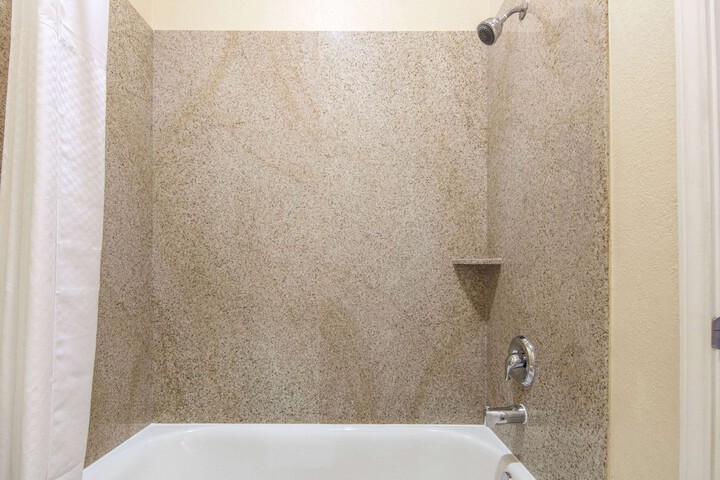 Days Inn by Wyndham Baytown East