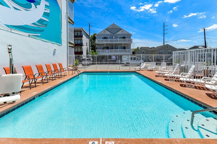 Pool 11 of 37