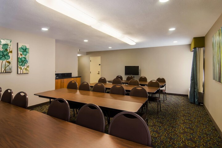 Comfort Inn Cadillac