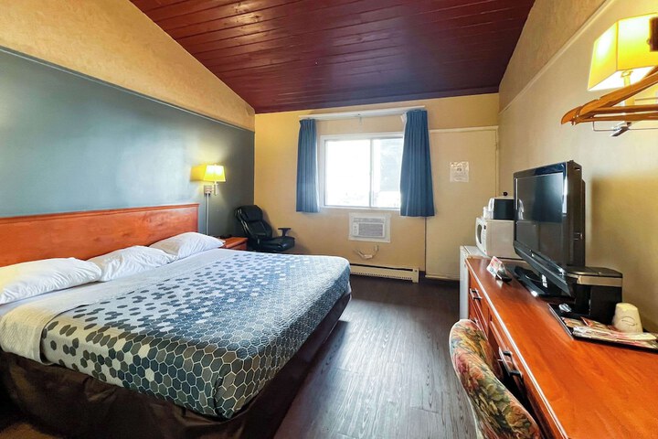 Room 42 of 61