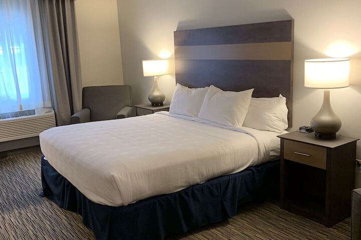 Little Crow Hotel & Conference Trademark by Wyndham
