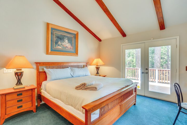 Pet-friendly California Cabin w / Beach Access