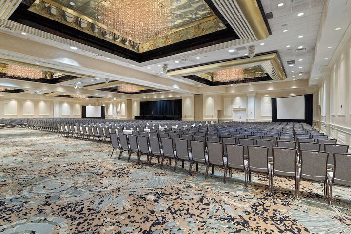 Crowne Plaza Executive Center Baton Rouge by IHG