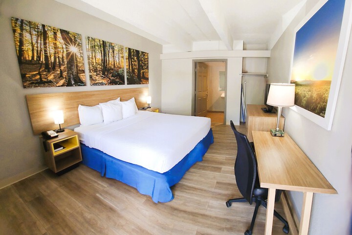 Room 14 of 22