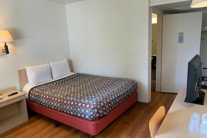 Room 11 of 15