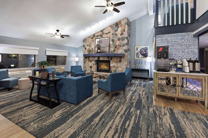 AmericInn by Wyndham North Branch